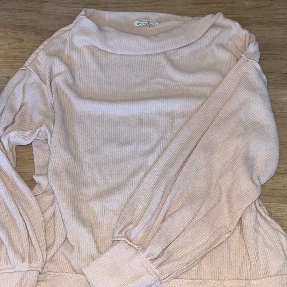 NWOT We the free, Free People sweater top. size M